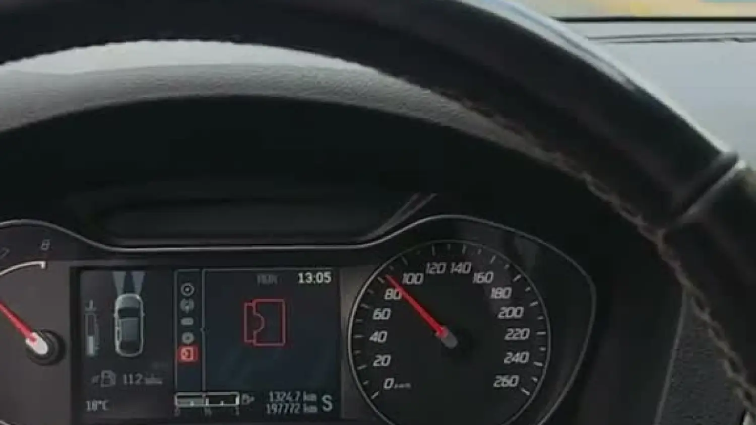 „Dziadu prawie poleciał”. Pędził 150 km/h przez Kalisz i wszystko nagrał